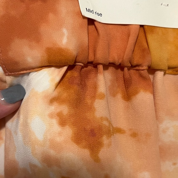 Ann Taylor Factory pleated, tie-dye, belted mid rise short. Size 0. - Picture 12 of 16